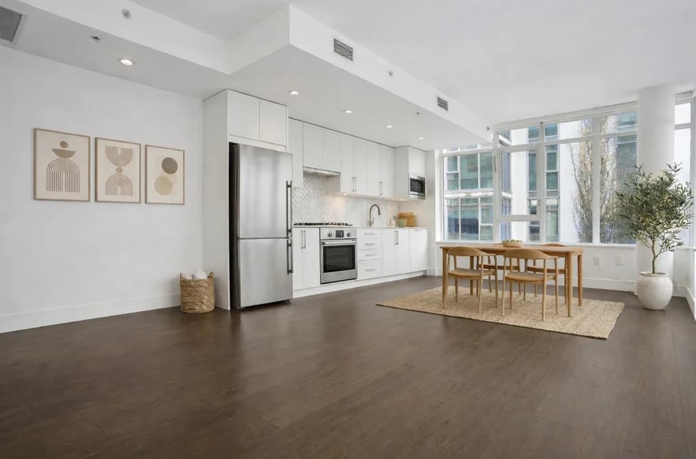 302 2455 KINGSWAY, Vancouver, BC — Residential for Sale - Photo 2