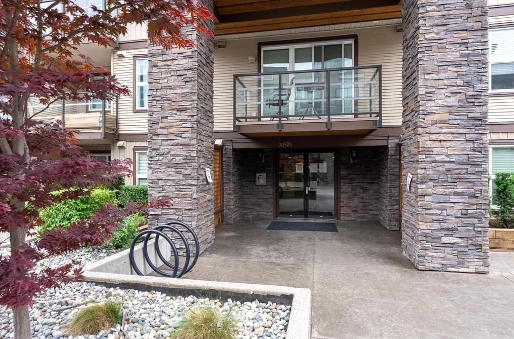 302 30525 CARDINAL AVENUE, Abbotsford, BC — Residential for Sale - Photo 2