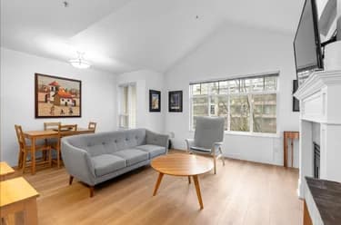 Condo for sale at 302 333 E 1st Street North Vancouver British Columbia - MLS: R3100314