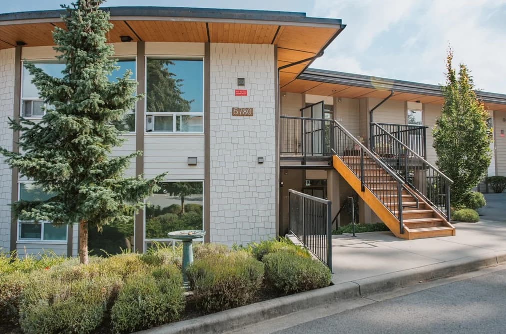 302 5780 MARINE WAY, Sechelt, BC — Residential for Sale - Photo 2