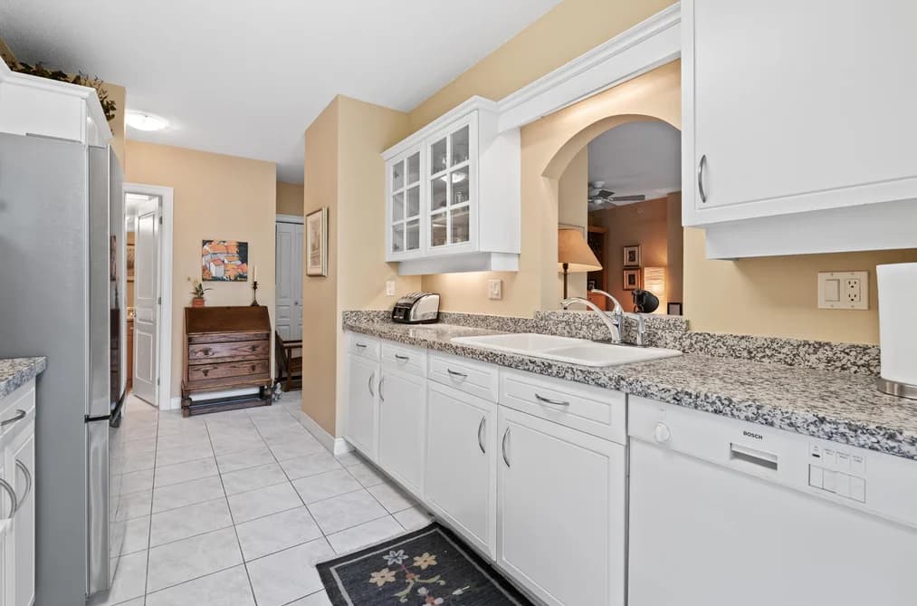 302 588 16TH STREET, West Vancouver, BC — Residential for Sale - Photo 2