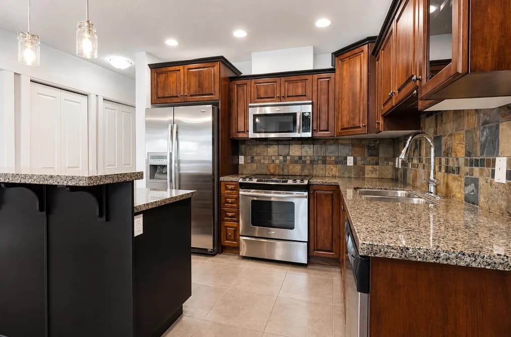302 9060 BIRCH STREET, Chilliwack, BC — Residential for Sale - Photo 2