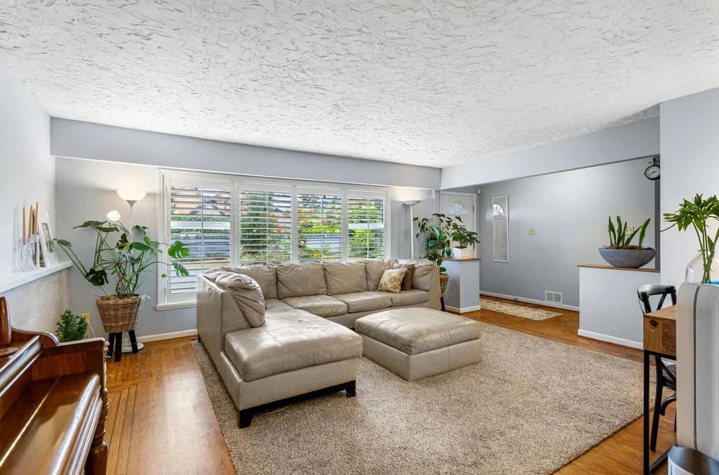3020 THORNCLIFFE DRIVE, North Vancouver, BC — Residential for Sale - Photo 2