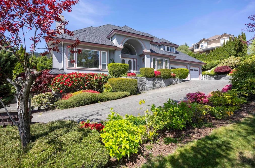 3022 PLATEAU BOULEVARD, Coquitlam, BC — Residential for Sale - Photo 2