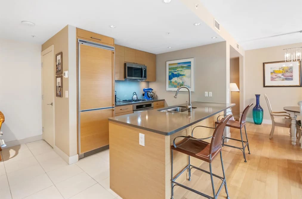 303 1473 JOHNSTON ROAD, White Rock, BC — Residential for Sale - Photo 2