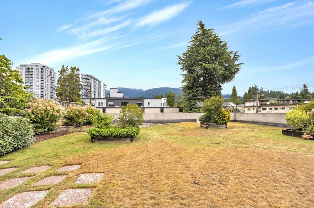303 150 E 15TH STREET, North Vancouver, BC — Residential for Sale - Main Photo