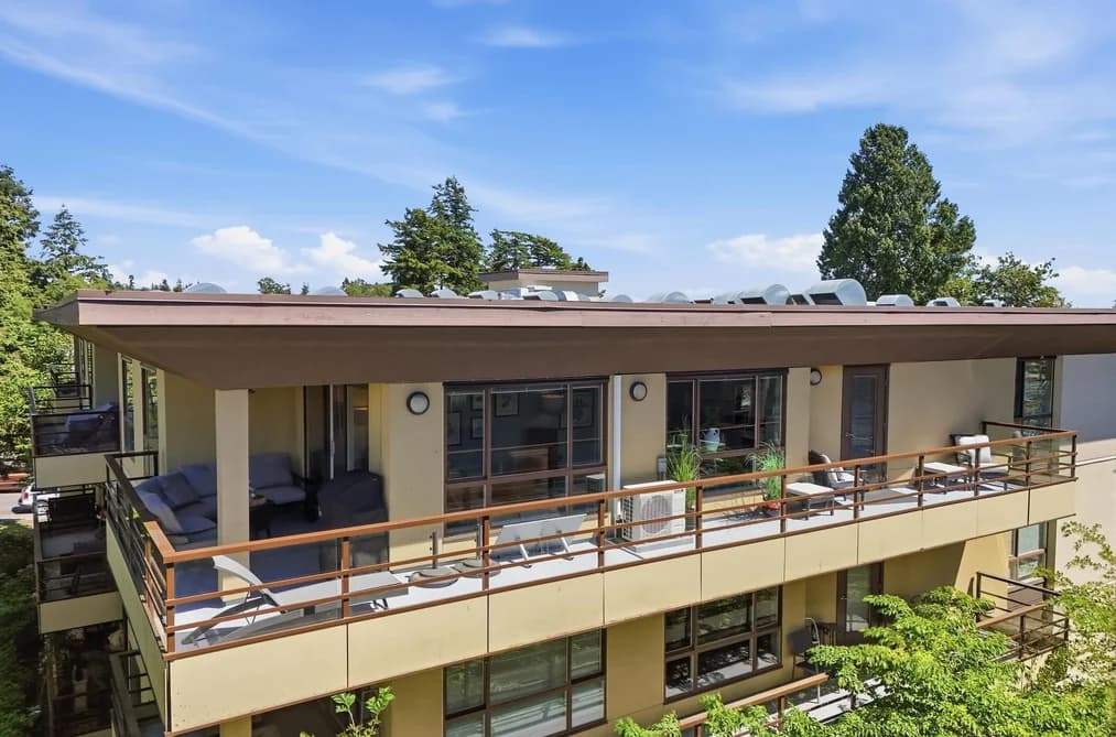 Condo for sale at 303 15747 Marine Drive White Rock British Columbia - MLS: R3137950