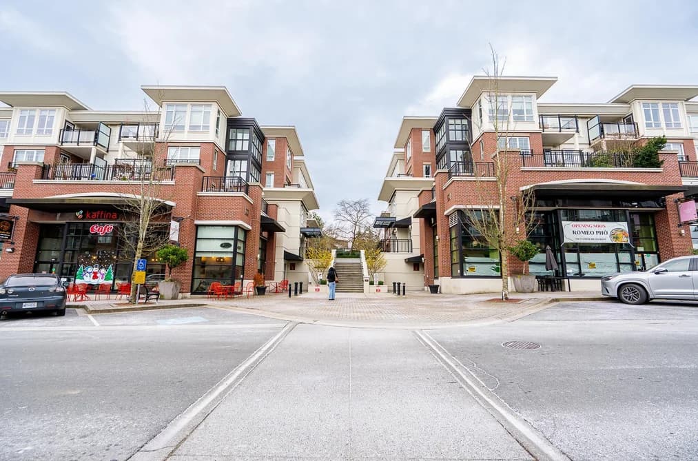 303 2950 KING GEORGE BOULEVARD, Surrey, BC — Residential for Sale - Main Photo