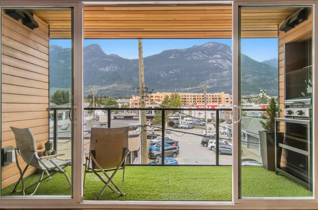 303 38165 CLEVELAND AVENUE, Squamish, BC — Residential for Sale - Photo 2