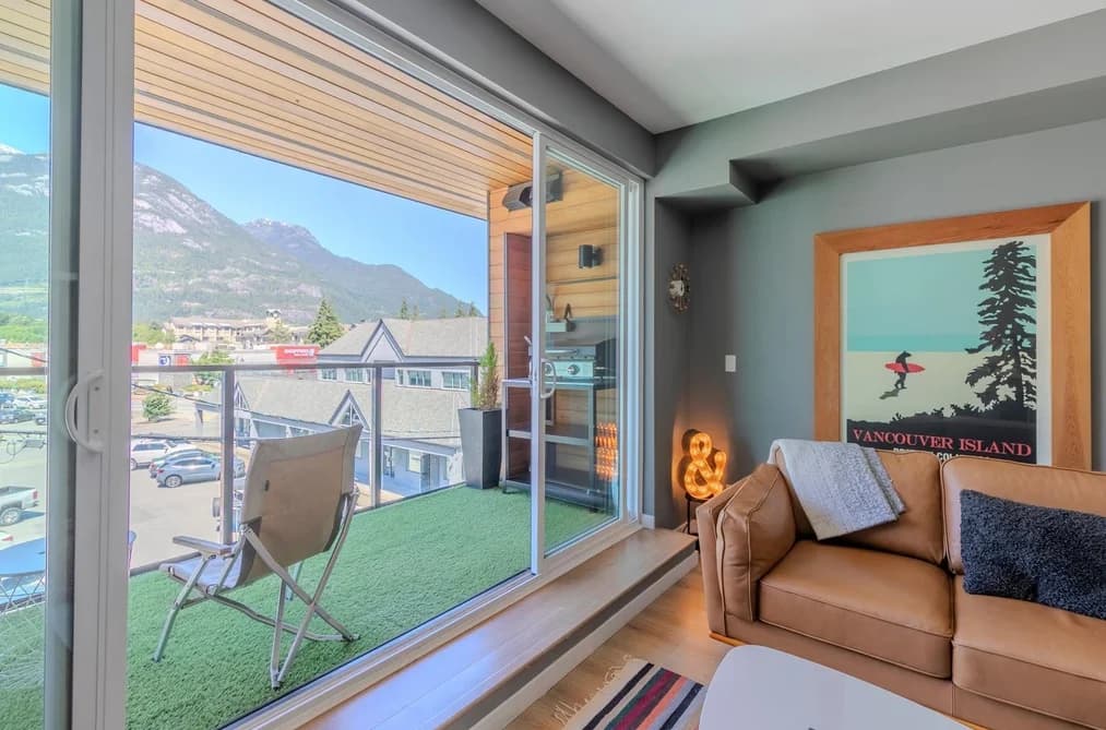 303 38165 CLEVELAND AVENUE, Squamish, BC — Residential for Sale - Photo 2