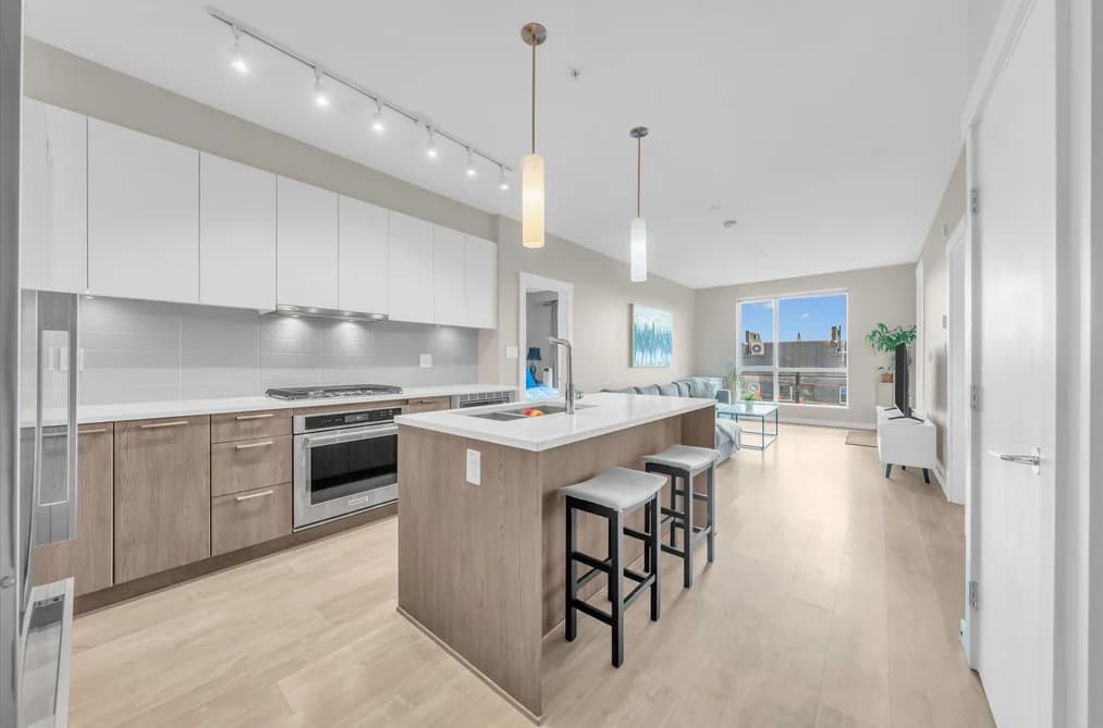 303 625 E 3RD STREET, North Vancouver, BC — Residential for Sale - Main Photo
