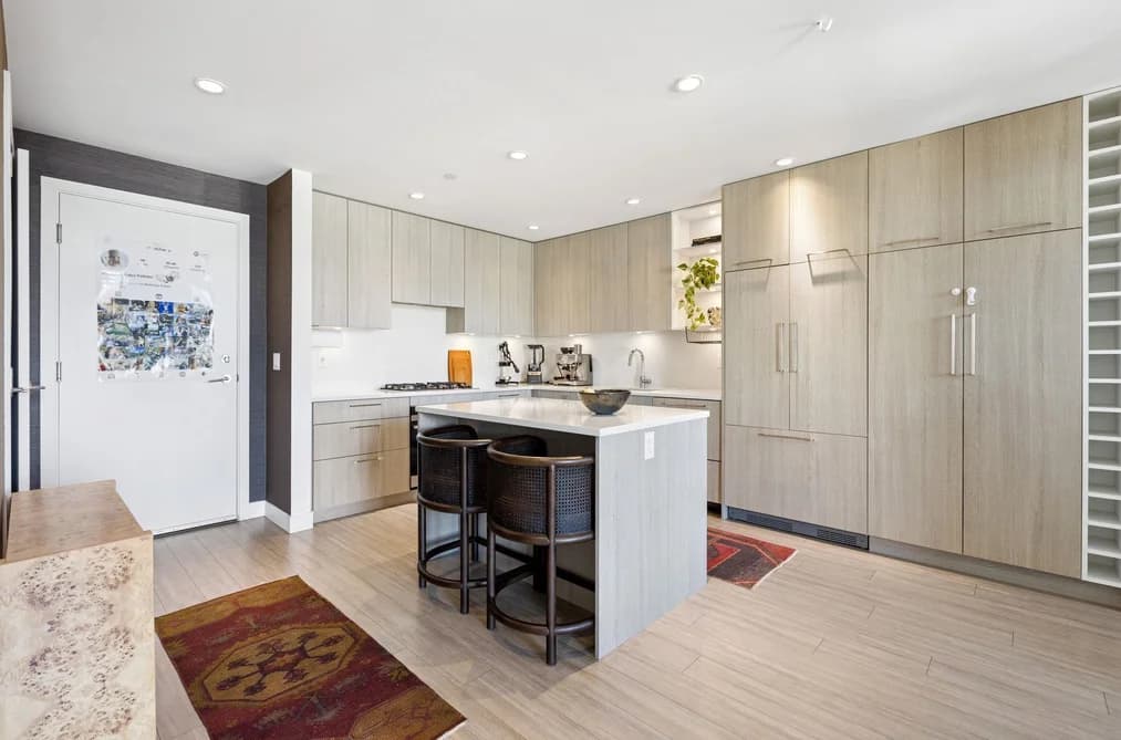 303 707 E 3RD STREET, North Vancouver, BC — Residential for Sale - Photo 2