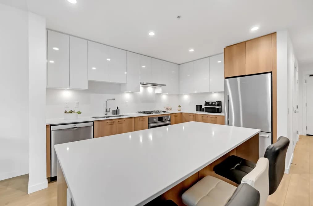 303 715 W 15 STREET STREET, North Vancouver, BC — Residential for Sale - Photo 2