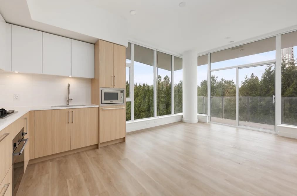 303 9675 KING GEORGE BOULEVARD, Surrey, BC — Residential for Sale - Photo 2