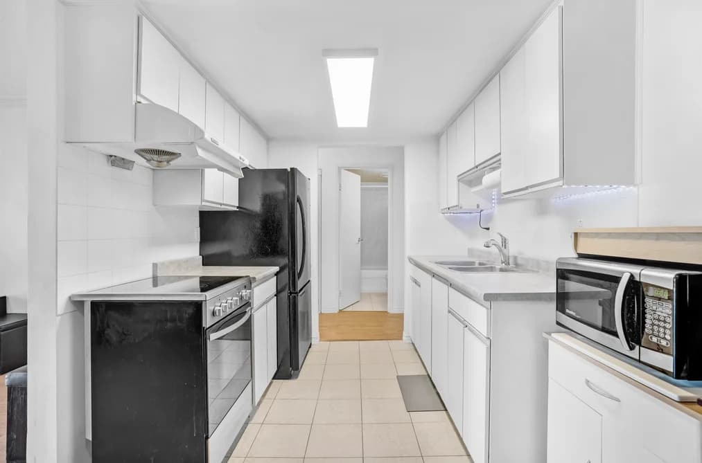 303 975 E BROADWAY, Vancouver, BC — Residential for Sale - Photo 2