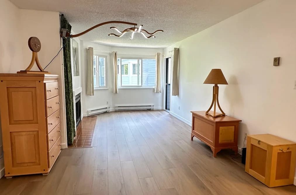 303 9890 MANCHESTER DRIVE, Burnaby, BC — Residential for Sale - Photo 2
