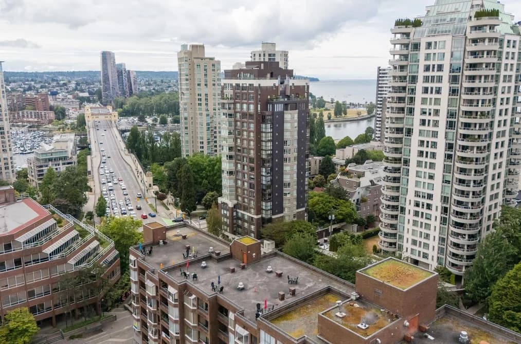 304 1330 BURRARD STREET, Vancouver, BC — Residential for Sale - Photo 2