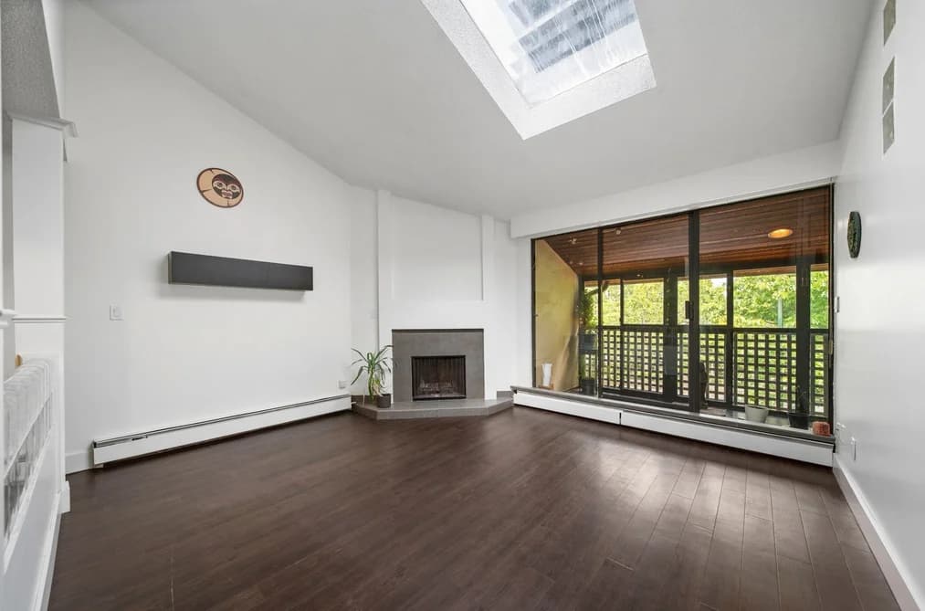 304 141 W 13TH STREET, North Vancouver, BC — Residential for Sale - Main Photo