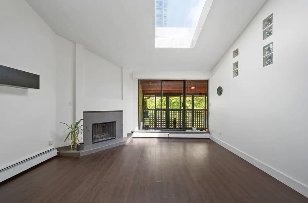 304 141 W 13TH STREET, North Vancouver, BC — Residential for Sale - Photo 2