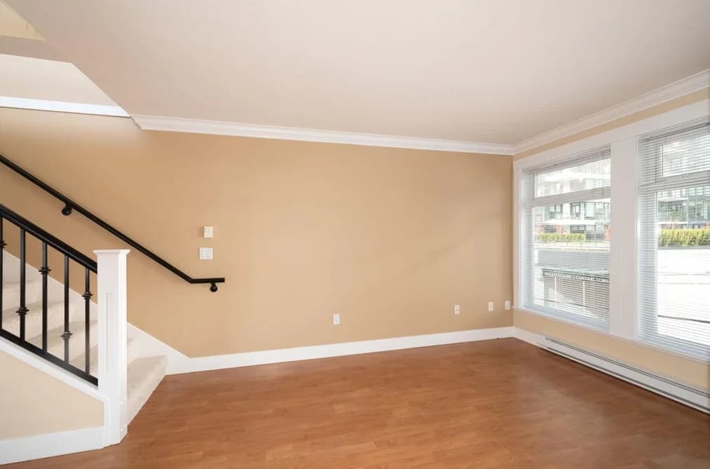 304 152 E 12TH STREET, North Vancouver, BC — Residential for Sale - Photo 2