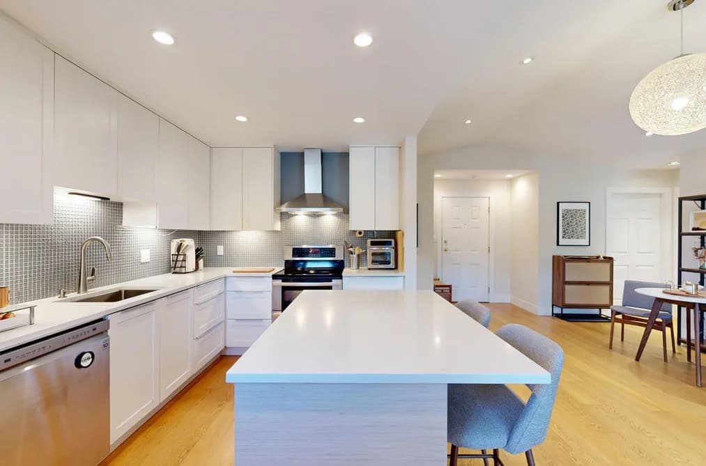 304 1528 BOWSER AVENUE, North Vancouver, BC — Residential for Sale - Photo 2
