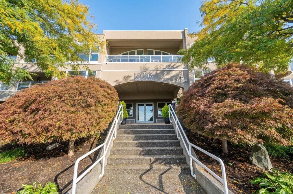 304 15809 MARINE DRIVE, White Rock, BC — Residential for Sale - Photo 2