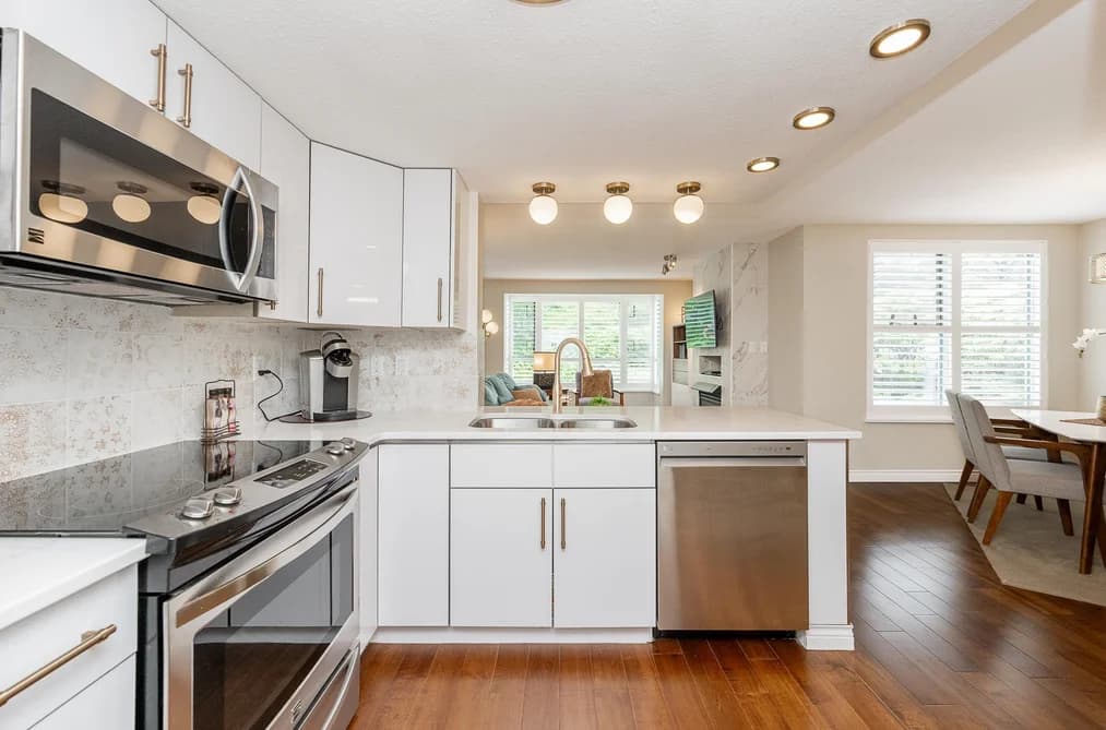 304 220 NEWPORT DRIVE, Port Moody, BC — Residential for Sale - Photo 2
