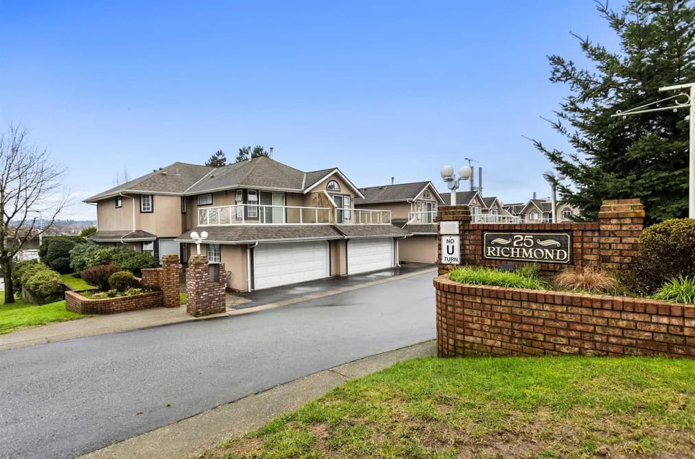 304 25 RICHMOND STREET, New Westminster, BC — Residential for Sale - Photo 2