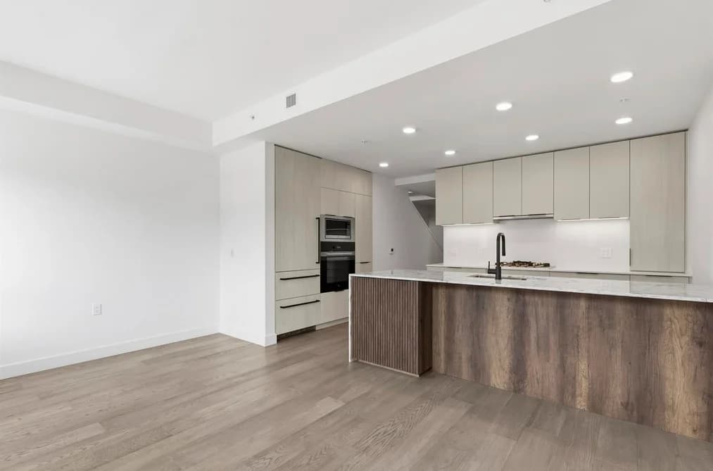 304 3590 W 39TH AVENUE, Vancouver, BC — Residential for Sale - Main Photo