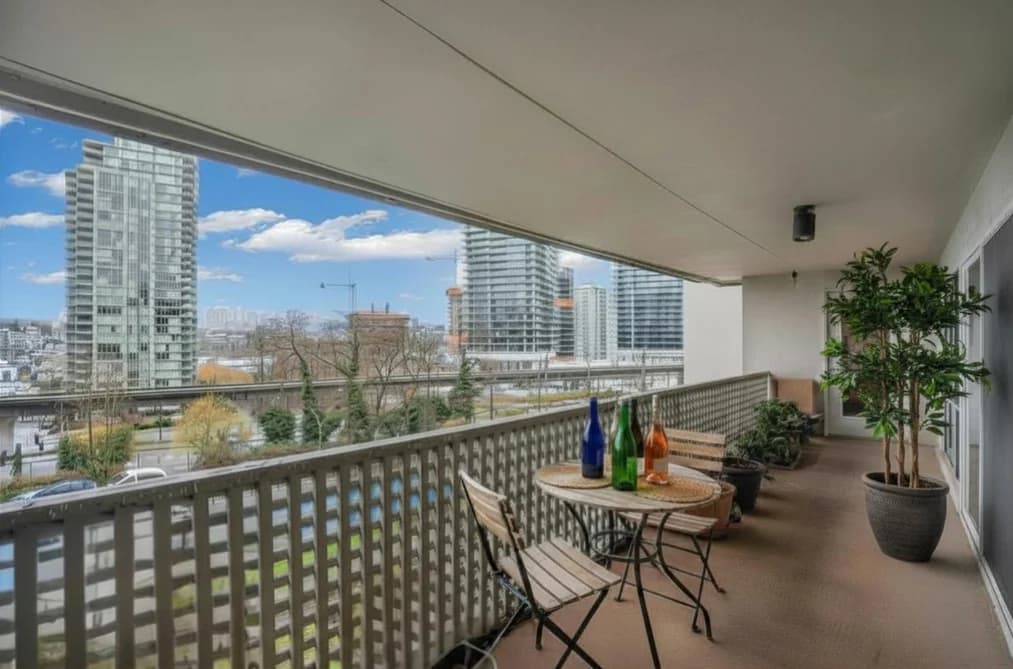 304 4941 LOUGHEED HIGHWAY, Burnaby, BC — Residential for Sale - Photo 2
