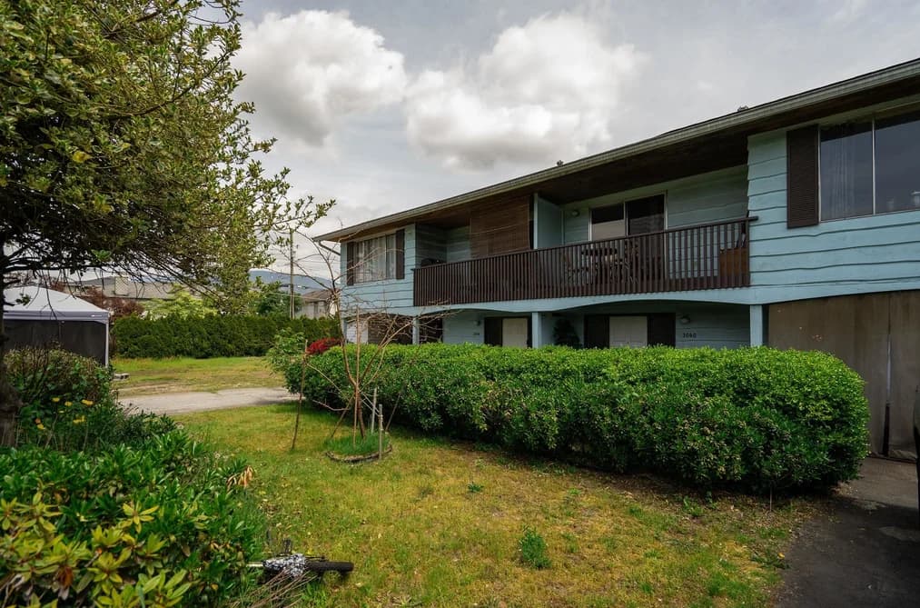 3040 WELLINGTON STREET, Port Coquitlam, BC — Residential Income for Sale - Photo 2