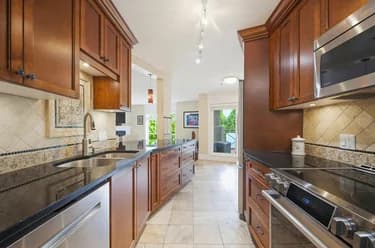 Condo for sale at 305 15150 29 A Avenue Surrey British Columbia - MLS: R3126830