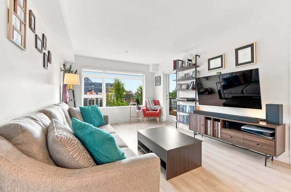305 1519 CROWN STREET, North Vancouver, BC — Residential for Sale - Photo 2