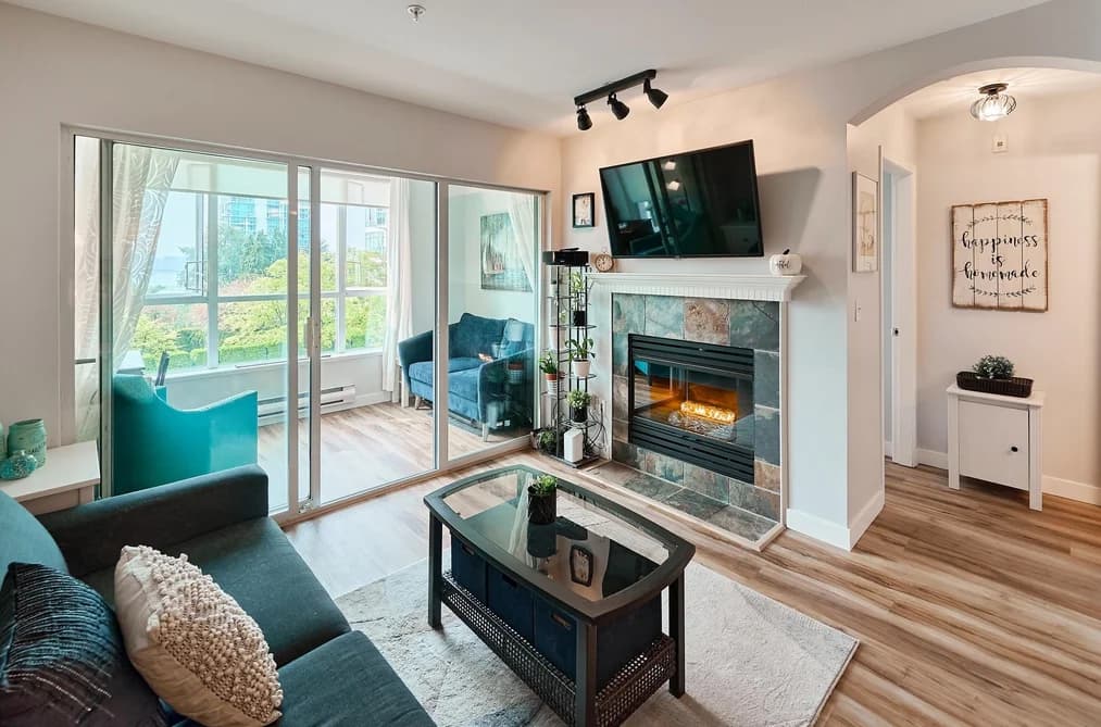 305 155 E 3RD STREET, North Vancouver, BC — Residential for Sale - Photo 2