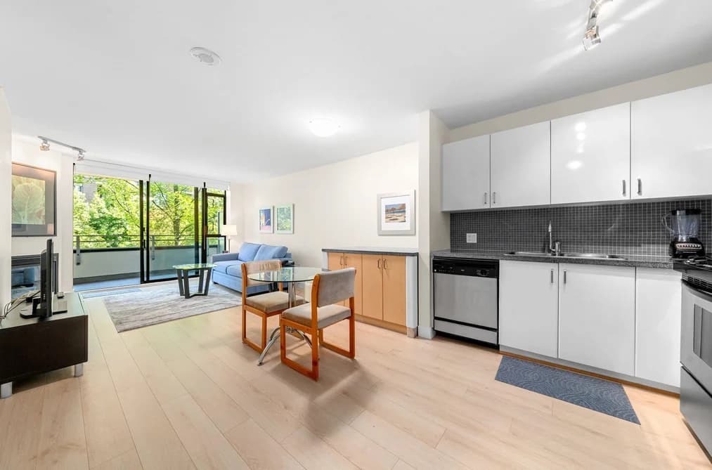 305 175 W 1ST STREET, North Vancouver, BC — Residential for Sale - Photo 2