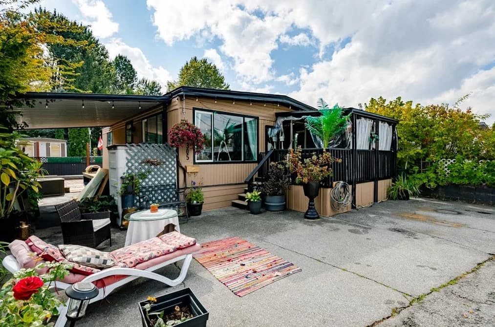 305 201 CAYER STREET, Coquitlam, BC — Residential for Sale - Main Photo
