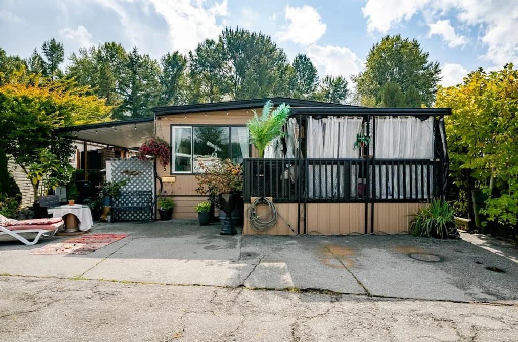 305 201 CAYER STREET, Coquitlam, BC — Residential for Sale - Photo 2