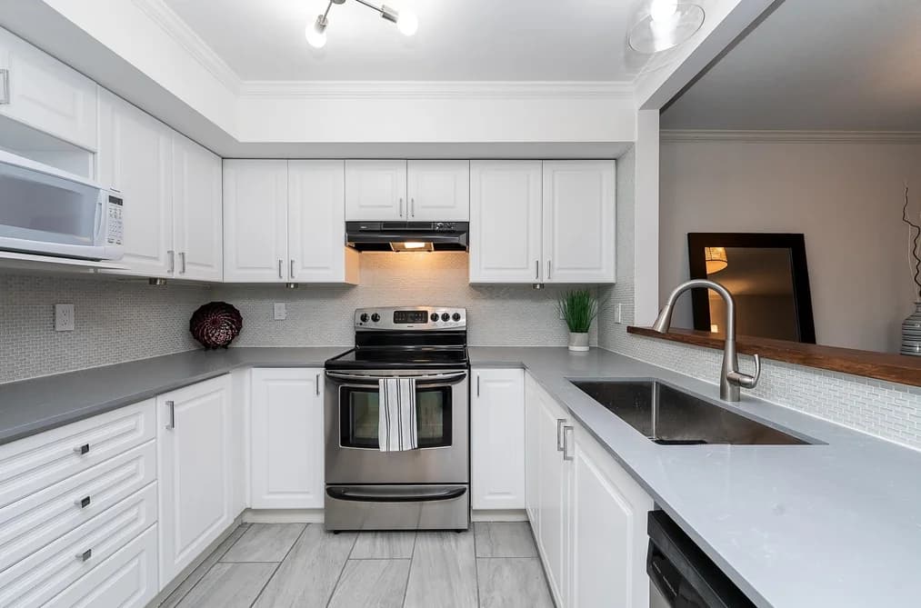 305 2340 HAWTHORNE AVENUE, Port Coquitlam, BC — Residential for Sale - Photo 2