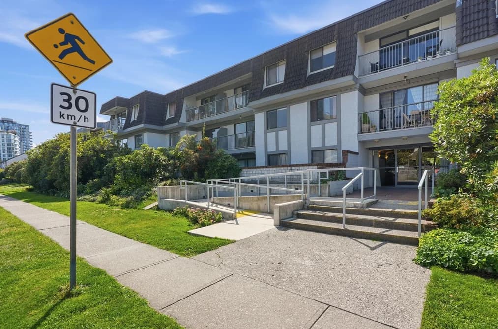 305 275 W 2ND STREET, North Vancouver, BC — Residential for Sale - Photo 2