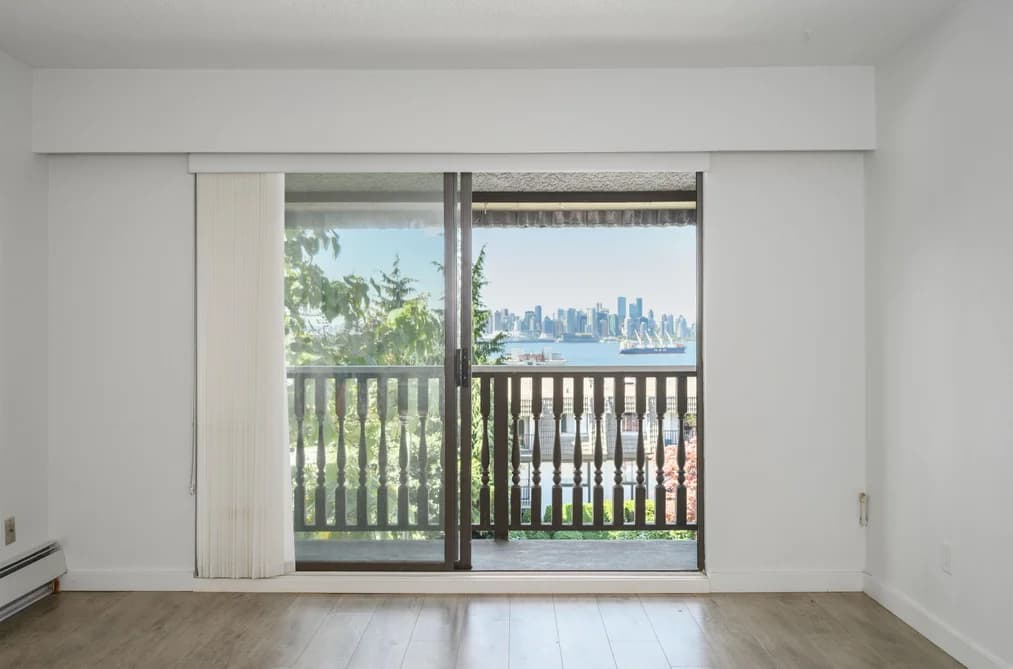 305 310 W 3RD STREET, North Vancouver, BC — Residential for Sale - Photo 2