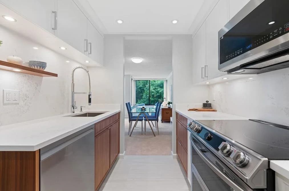 305 4101 YEW STREET, Vancouver, BC — Residential for Sale - Photo 2