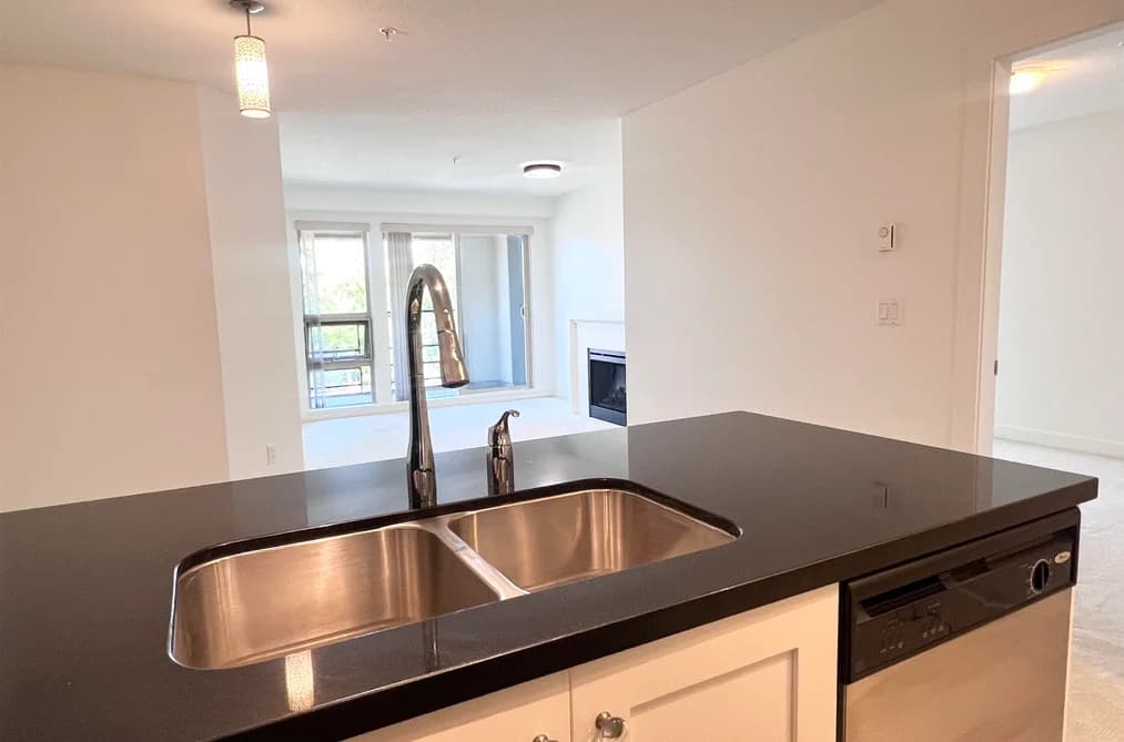 305 4550 FRASER STREET, Vancouver, BC — Residential for Sale - Photo 2