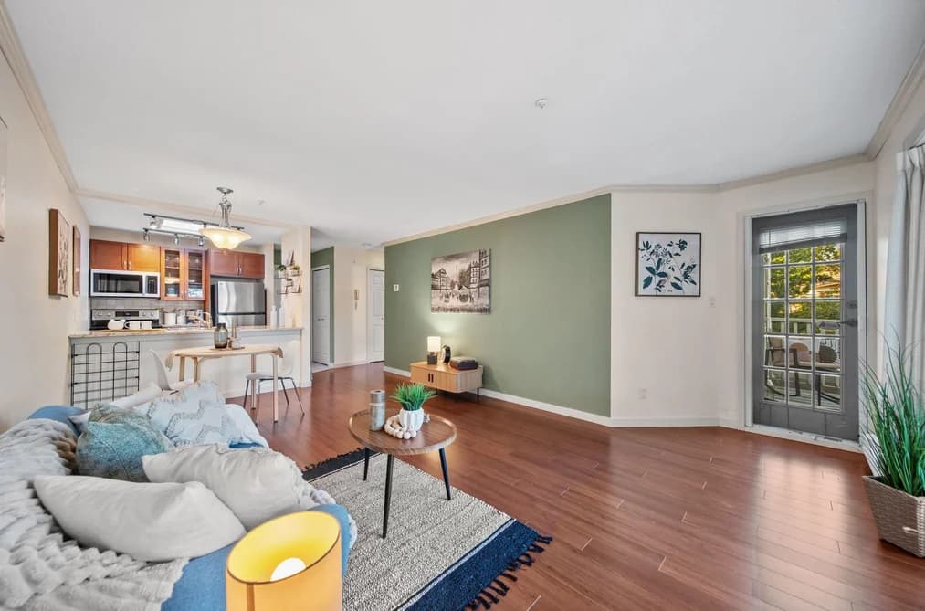 305 526 THIRTEENTH STREET, New Westminster, BC — Residential for Sale - Photo 2