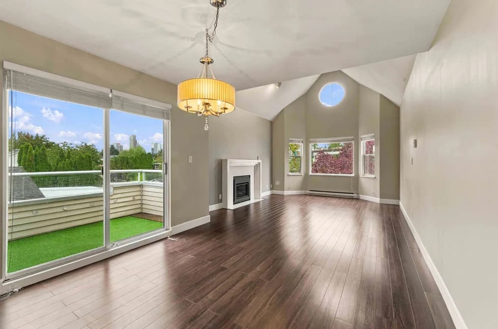 305 5375 VICTORY STREET, Burnaby, BC — Residential for Sale - Photo 2