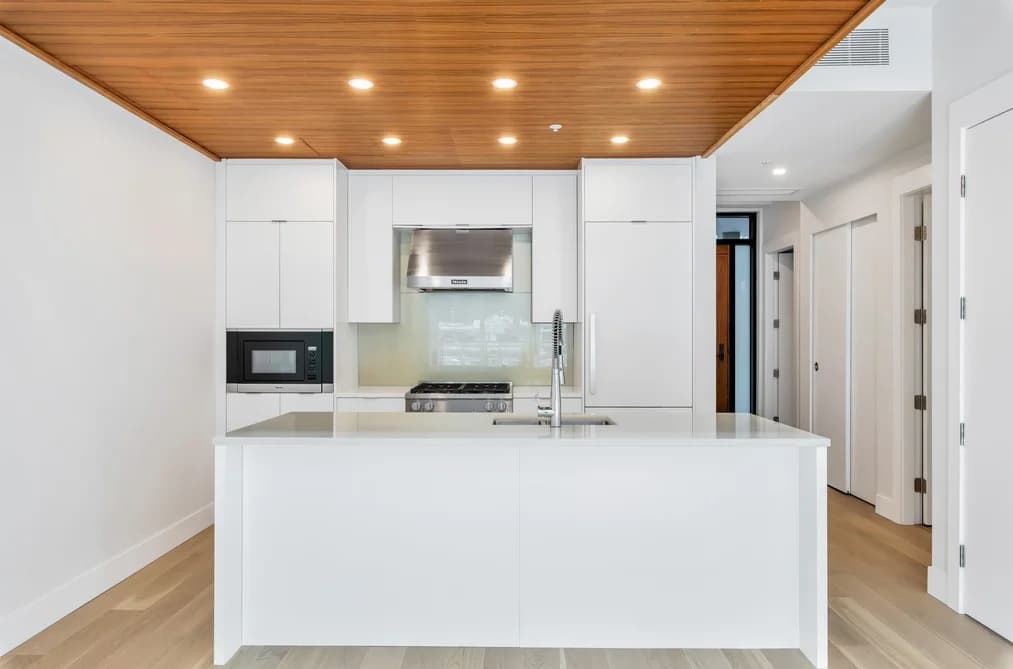 305 6707 NELSON AVENUE, West Vancouver, BC — Residential for Sale - Photo 2