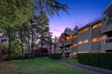 Condo for sale at 305 932 Robinson Street Coquitlam British Columbia - MLS: R3133841
