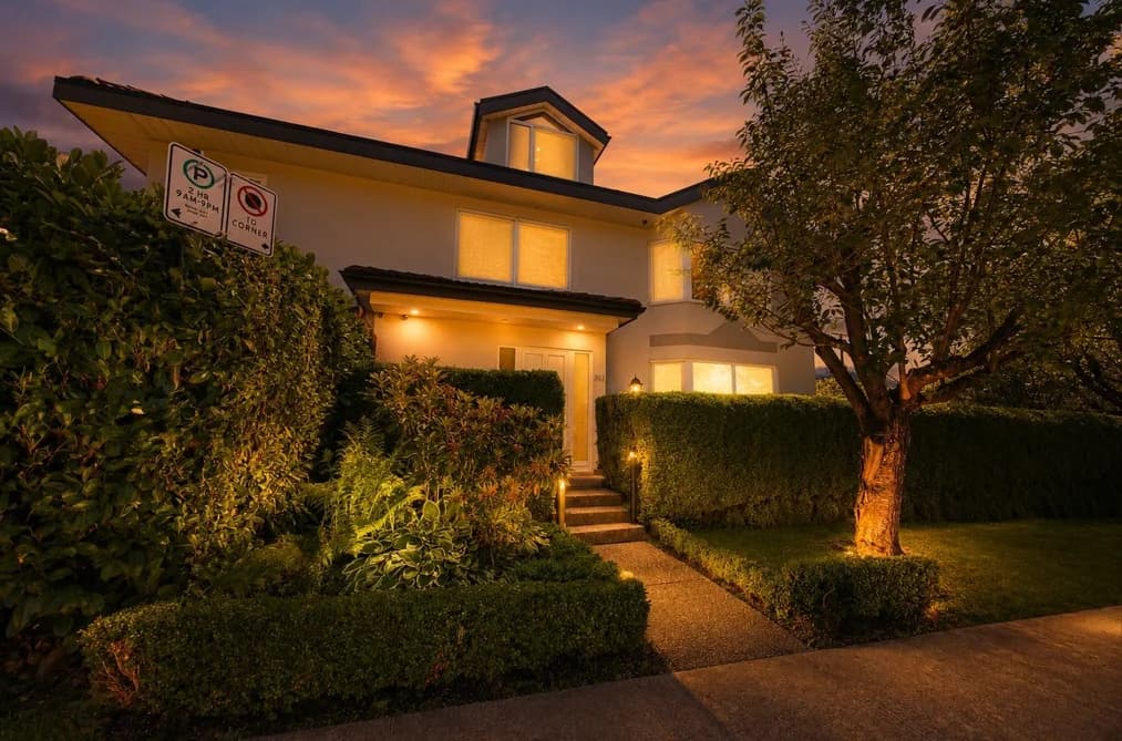 305 E 17TH STREET, North Vancouver, BC — Residential for Sale - Main Photo