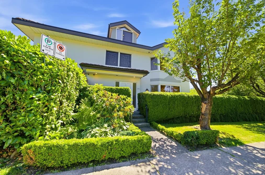 305 E 17TH STREET, North Vancouver, BC — Residential for Sale - Photo 2