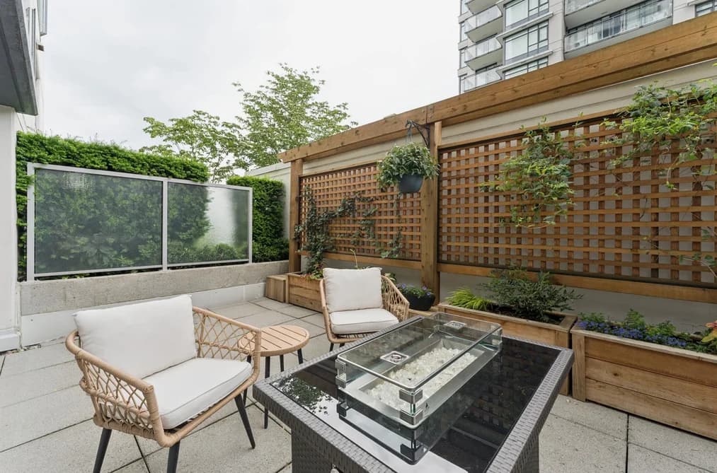 306 1320 CHESTERFIELD AVENUE, North Vancouver, BC — Residential for Sale - Photo 2