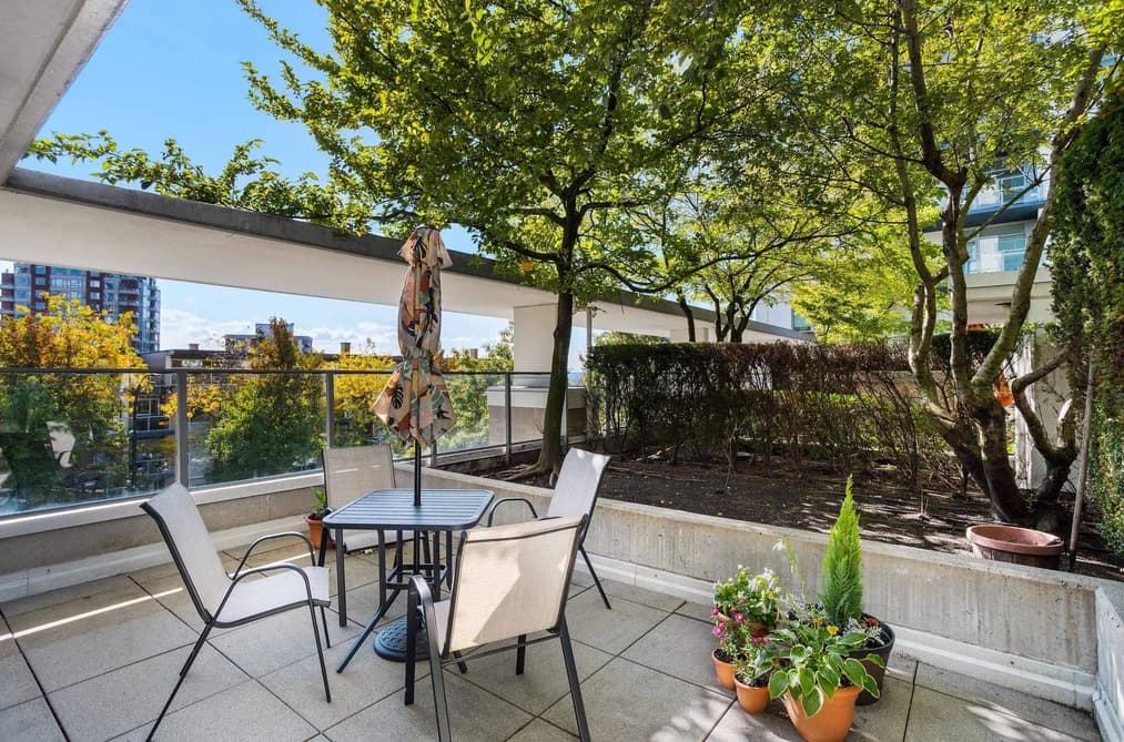306 158 W 13TH STREET, North Vancouver, BC — Residential for Sale - Main Photo